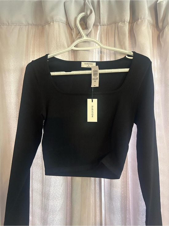Aritzia Tops - Aritzia long sleeve knit